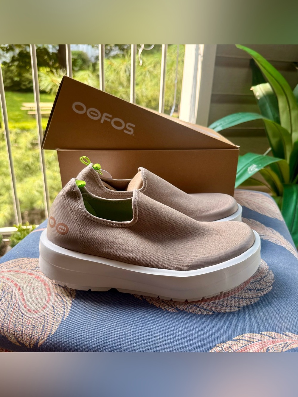 OOFOS OOmega eeZee “Nomad” Slip‑Ons – Women’s 8.5 New in box